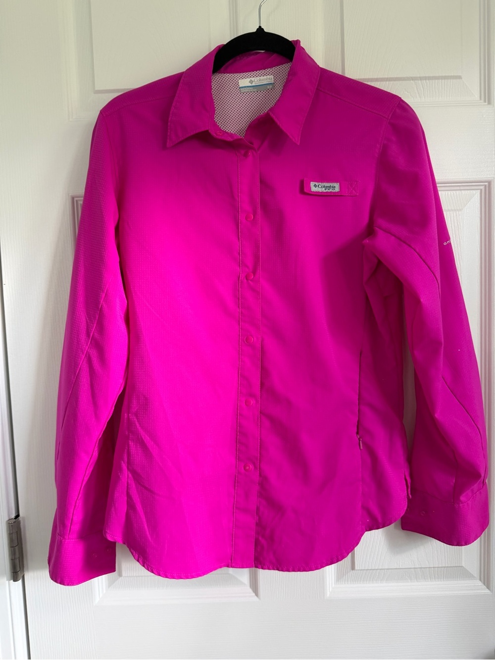 Columbia Women's Bright Pink Mesh-Lined Active Pullover
